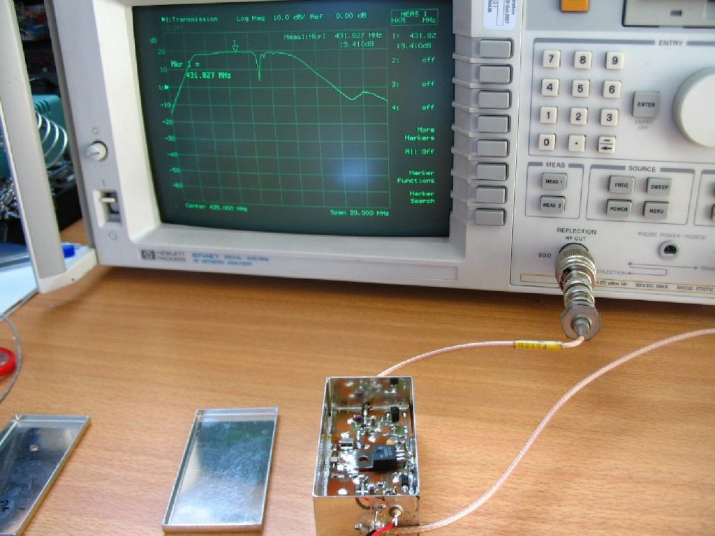 Essais du préamplificateur 70 cm à base d’ATF54143 : Gain 19 dB ; NF 0,7dB